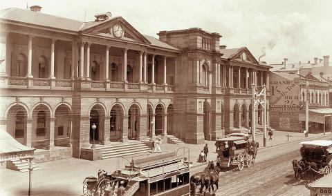 Brisbane General Post Office with horse and carriage in front