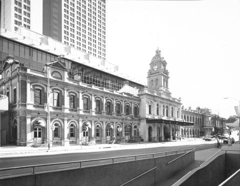Perspective view of Central Railway Station from Ann Street, 1985